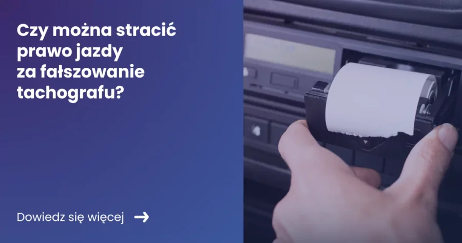 czy-mozna-stracic-prawo-jazdy-za-falszowanie-tachografu5 Banner z lewej strony zawierający tytuł artykułu: Czy można stracić prawo jazdy za fałszowanie tachografu? Z prawej strony zdjęcie tachografu i dłoni trzymającej wydruk