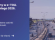 Grafika prezentująca z lewej strony tytuł artykułu: Zmiany w e-TOLL z prawej zdjęcie autostrady i poruszającej się po niej samochodów